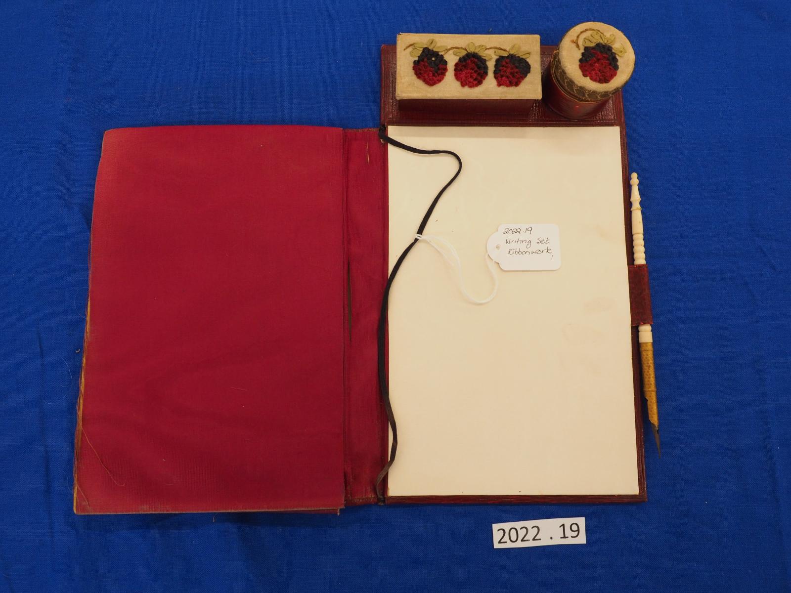 GENERAL EMBROIDERY, WRITING SET Collections WA